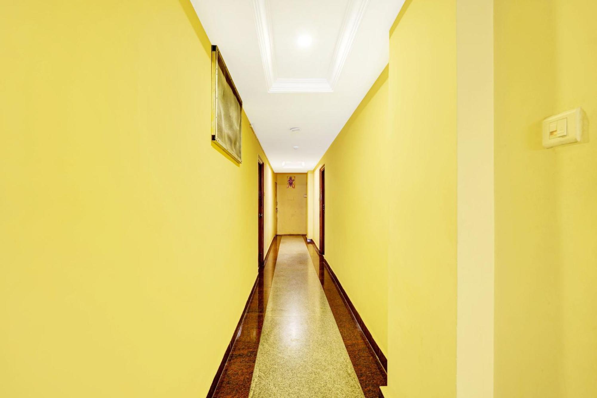 Super Hotel O Padmavathi Puram Near Railway Station Τιρουπάτι Εξωτερικό φωτογραφία