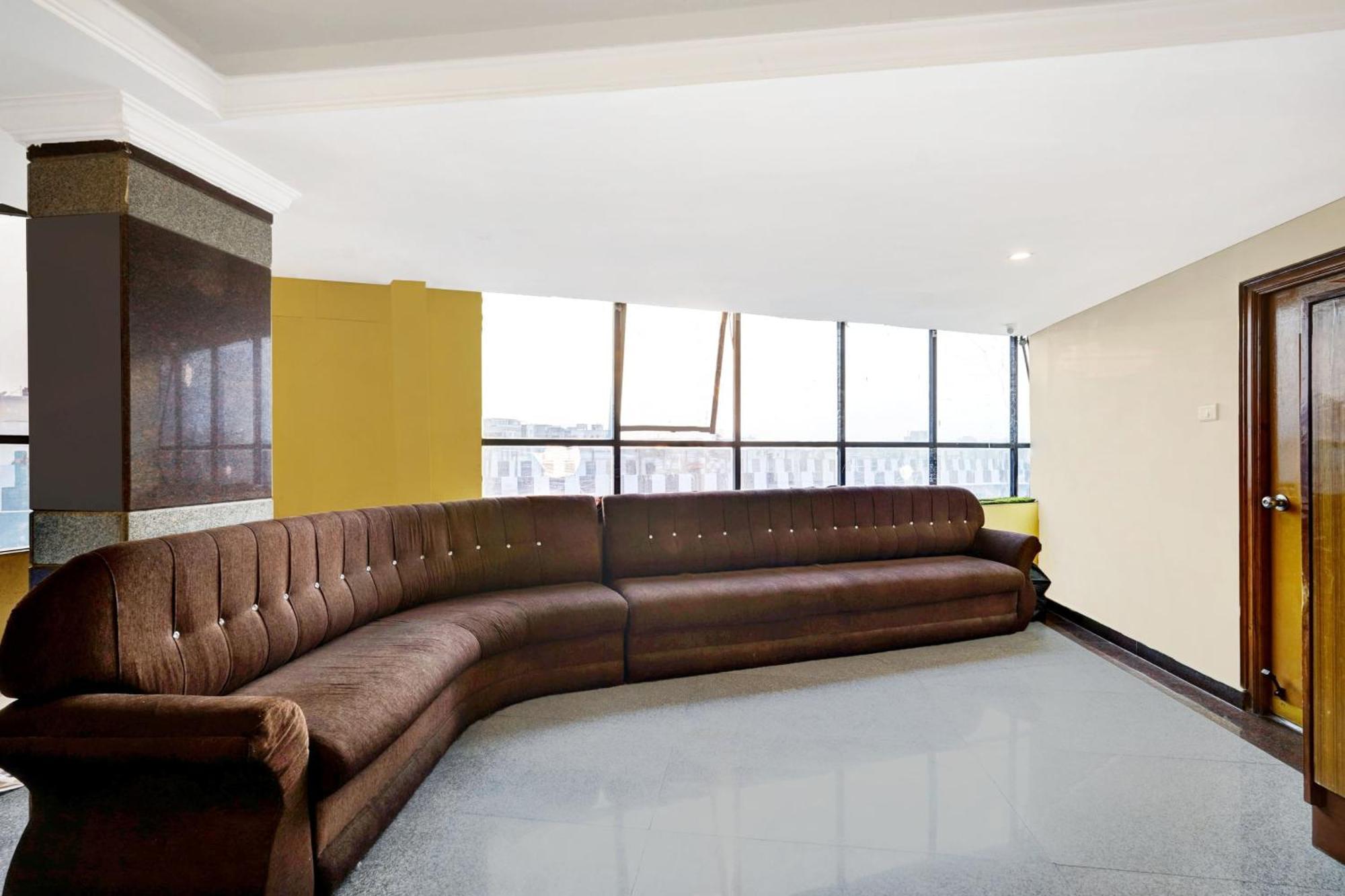 Super Hotel O Padmavathi Puram Near Railway Station Τιρουπάτι Εξωτερικό φωτογραφία